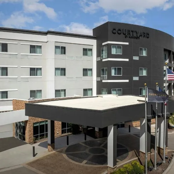 东埃尔帕索/10号州际公路万怡酒店，位于埃尔帕索的酒店