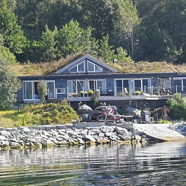 Småstranda Fjord Lodge，位于Åheim的酒店