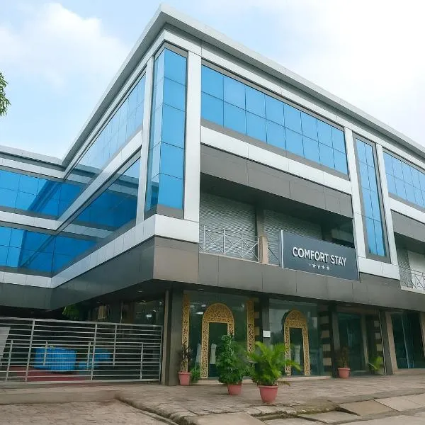 Comfort Stay - Saheed Path Ahimamau, Near Lulu Mall，位于勒克瑙的酒店