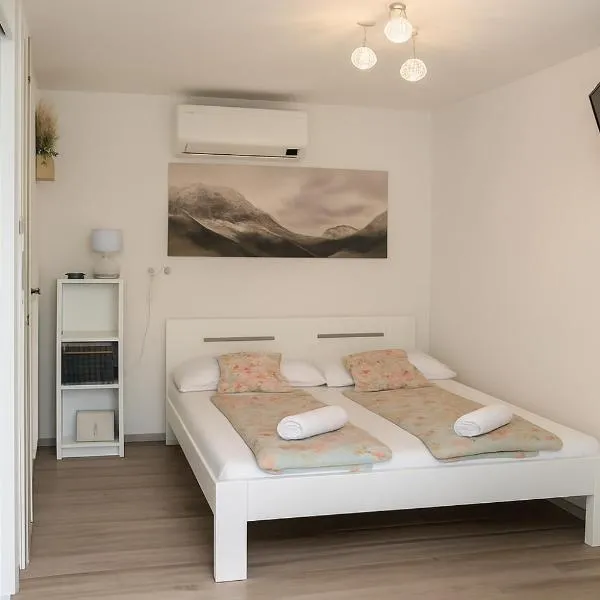 Eco Overnight Inn - Self Check-in，位于Götzendorf an der Leitha的酒店