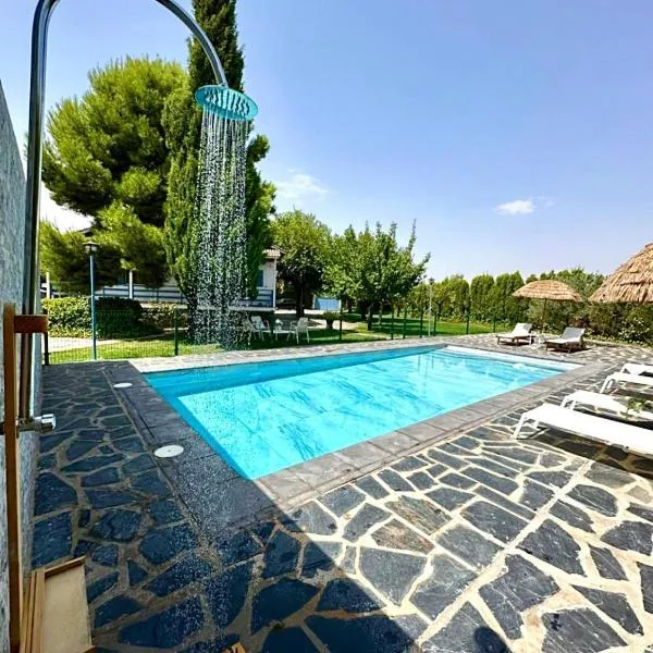 VlLLA PRIVADA - CASA DE MADERA，位于Alacón的酒店