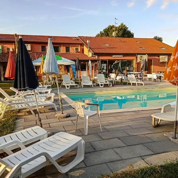 Ecogarden camping with rooms，位于扎拉里奥的酒店