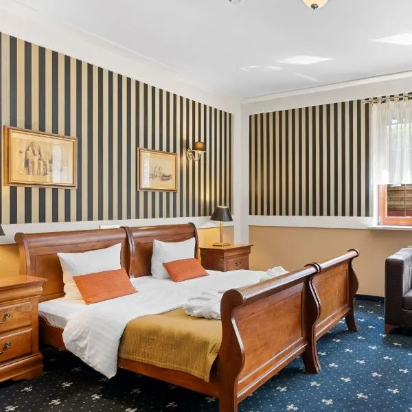 卡托维兹 - 霍茹夫贝拉诺塔钻石酒店，位于霍茹夫的酒店