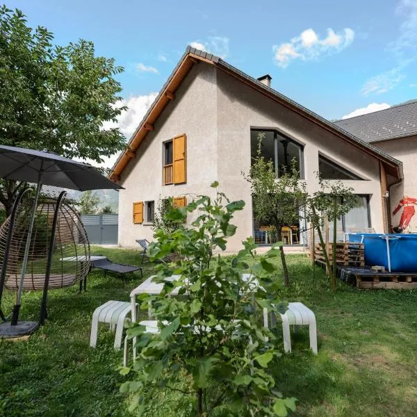 Le Perce-Neige - Petite Piscine - Jardin - Gîtes - ALPES HUEZ，位于Le Vert的酒店