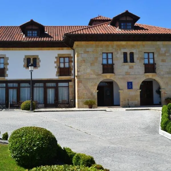 Hotel Valle De Arco，位于Pesués的酒店