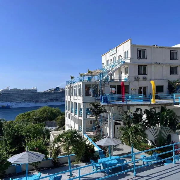 Lunas View Hotel and Restaurant，位于罗阿坦的酒店