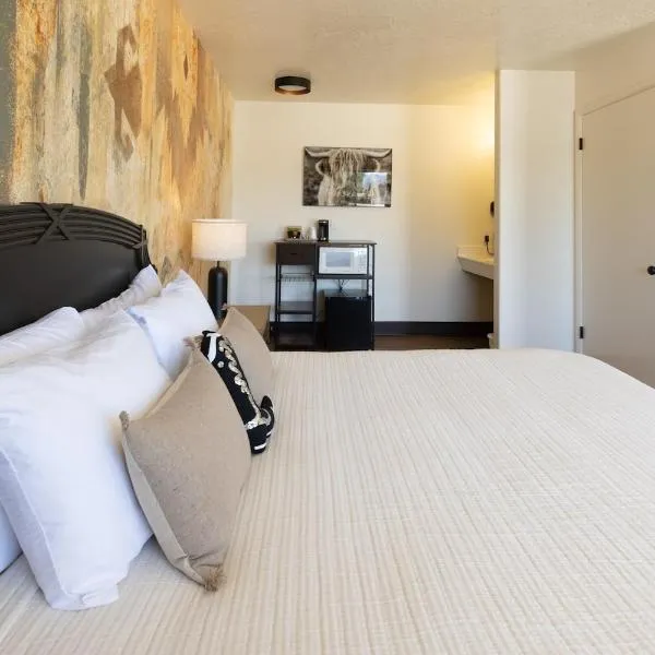 The Golden Spur Hotel，位于潘圭奇的酒店