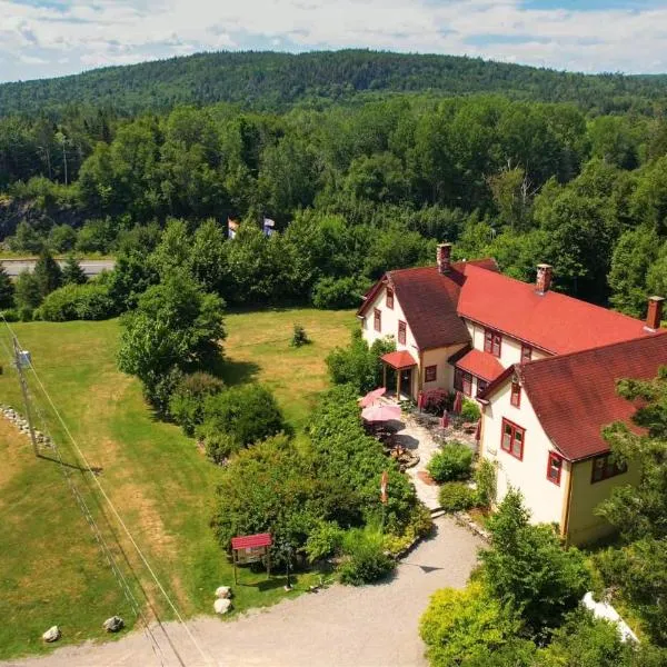 Dominion Hill Country Inn，位于Bocabec的酒店