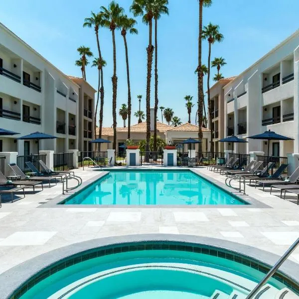 Courtyard by Marriott Palm Springs，位于棕榈泉的酒店
