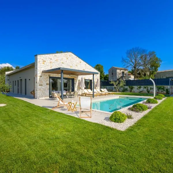 Casa Fiore Viola for 8 people with heated pool，位于Stifanići的酒店