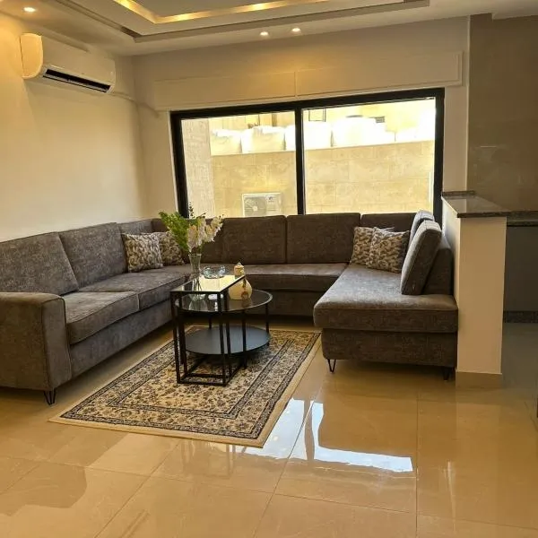 3 Bedrooms Flat in Rabwat Abdoun，位于安曼的酒店