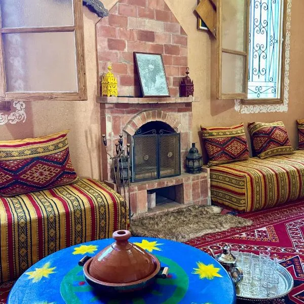 Villa Mouloud, Authentic Amazigh Family Villa, Fireplace & Garden，位于海尼夫拉的酒店
