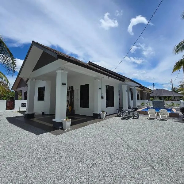 Senjaloka Homestay SWIMMING POOL，位于巴佐的酒店