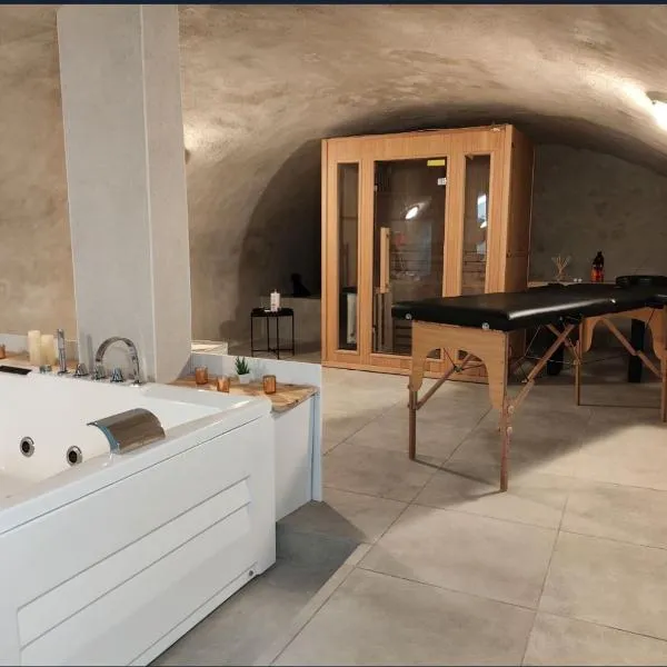 Studio Glamour avec espace balnéo privé，位于Dallet的酒店