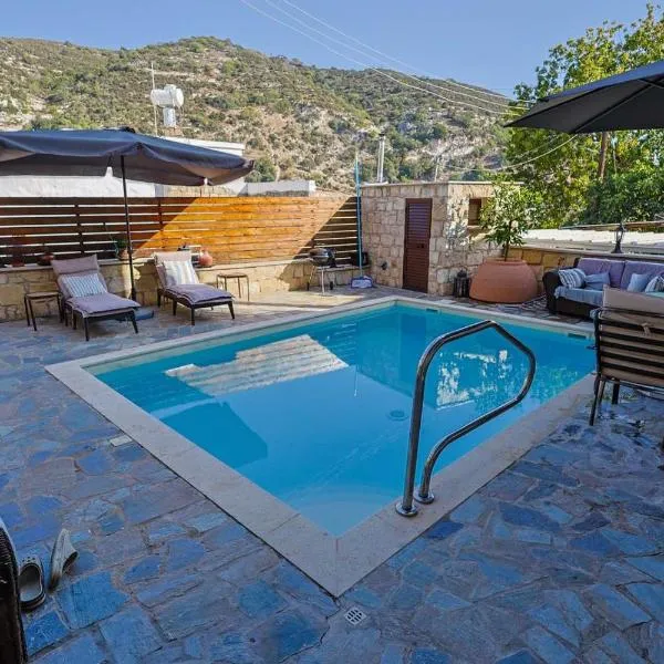 Cypria，位于Akoursos的酒店