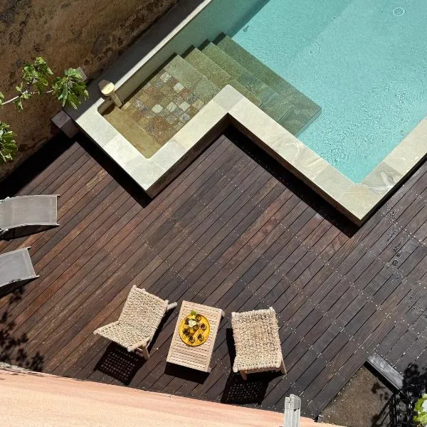 Air-conditioned authentic village house with sea view, terraces and swimming pool，位于蒙蒂塞洛的酒店