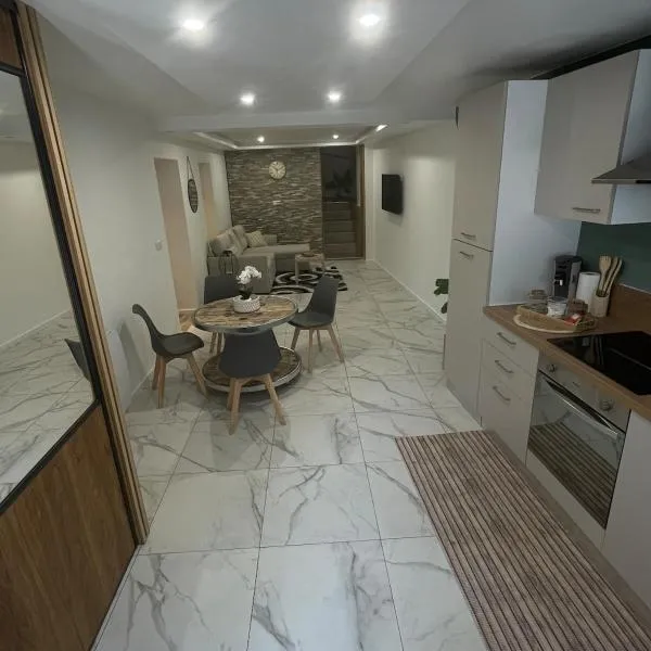 Duplex cosy en face de la moselle，位于Chavelot的酒店