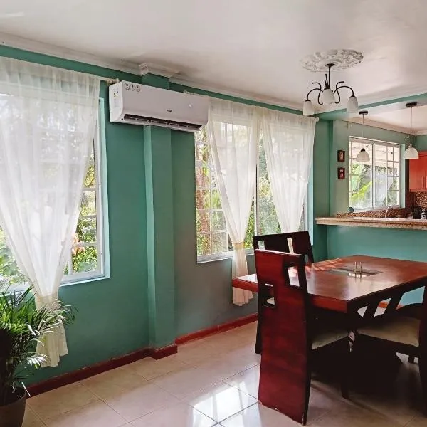 Casa bambú con desayuno，位于普约的酒店