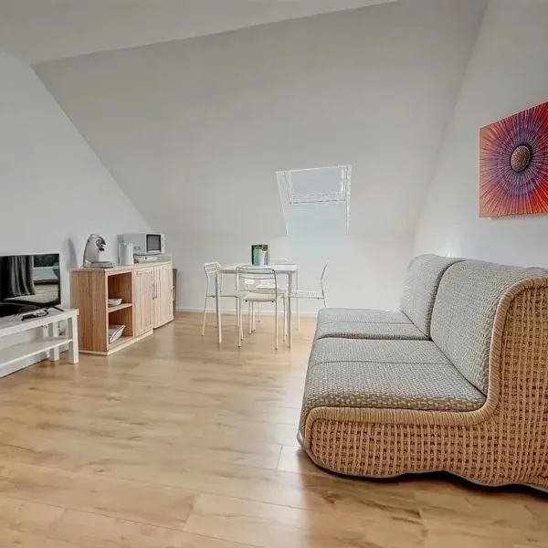 Station 82 C Charleroi-Airport，位于沙勒罗瓦的酒店