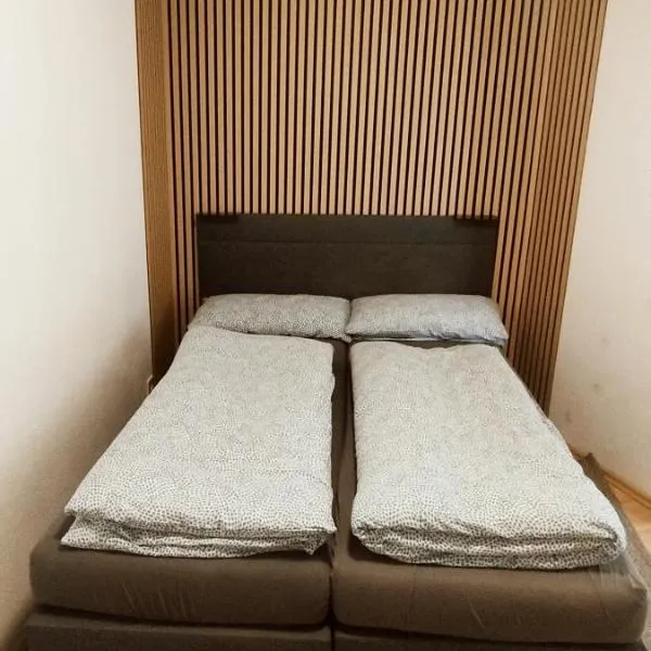 Schöne sonnige Wohnung，位于Jüchen的酒店