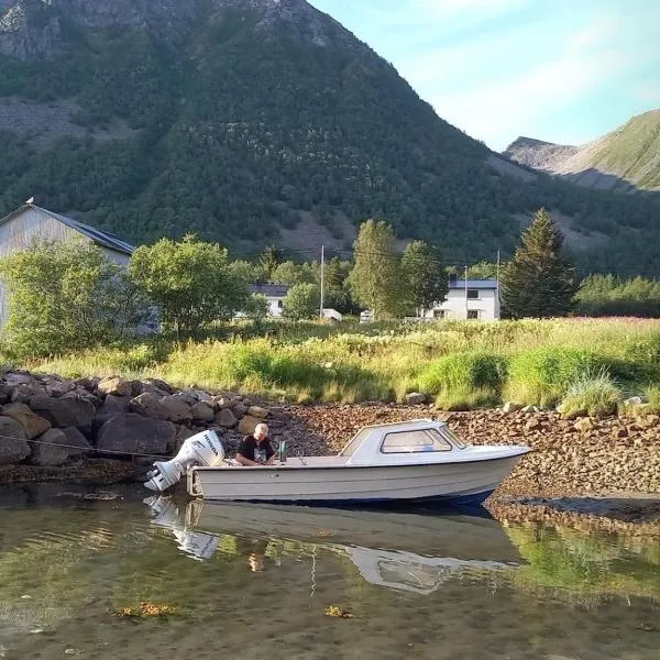 Fishermens House, 3 bedrooms apartment near the sea Medby Senja，位于Senja的酒店