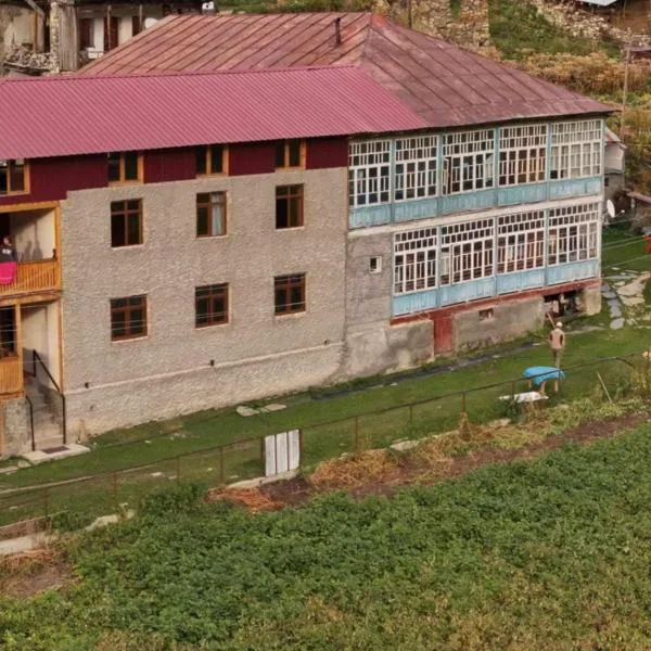 Guest house Emzar，位于Adishi的酒店