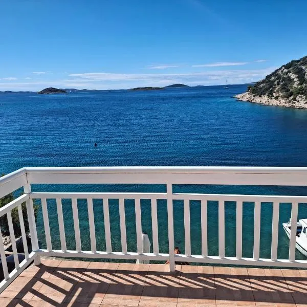 Apartments Uvala Murtar，位于耶泽拉的酒店