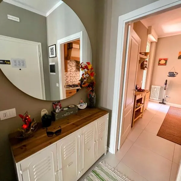 Angera Via Roma，位于安杰拉的酒店