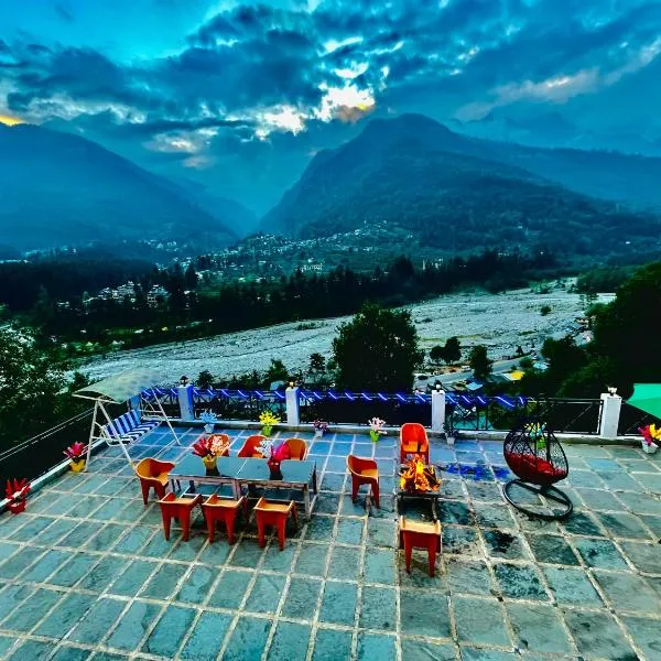 Hotel Hollywood Manali - Scenic River & Mountain View With Premium Rooms Near Mall Road，位于马拉里的酒店