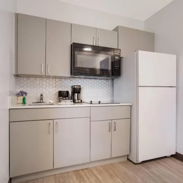 Suburban Studios Biloxi North Area，位于比洛克西的酒店