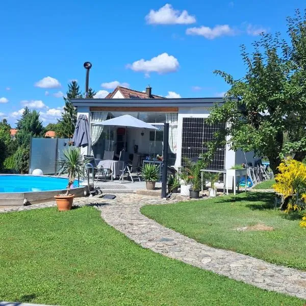 60 m² Ferienapartment Zentrumsnahe mit Gartenbenutzung，位于施泰尔的酒店