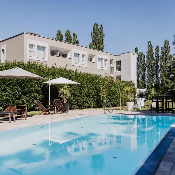 Ewitsch 13 - Hotel Garni，位于Berghausen的酒店