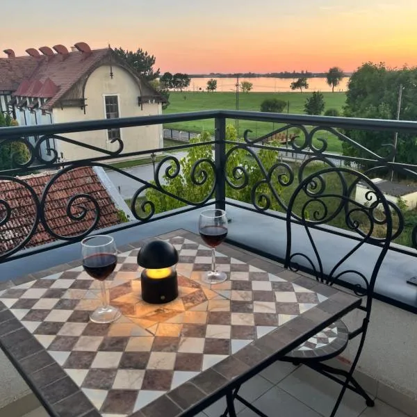 White Palace，位于帕利克的酒店