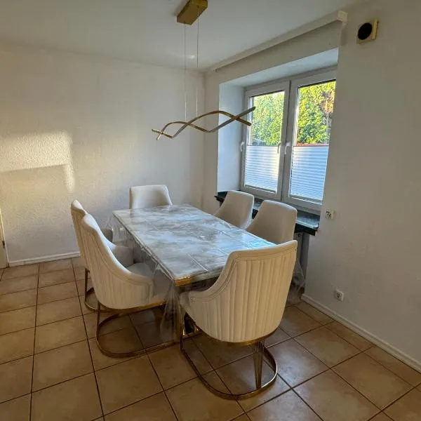 Ferienhaus am Rhein mit Whirlpool und Sauna,位于Götterswickerhamm的酒店