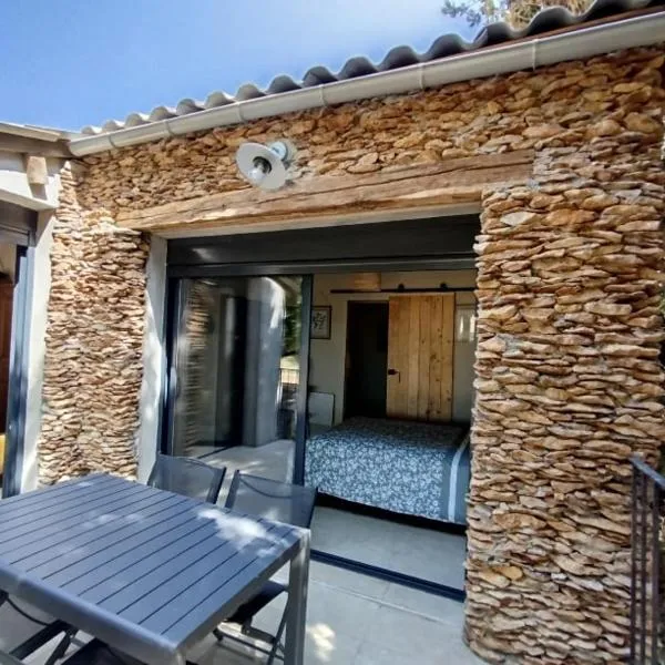 Les Tournesols gîte en pleine nature，位于Hounoux的酒店