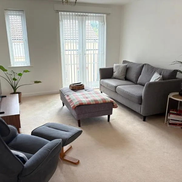 Modern, Spotless Flat Near M4,Free Parking & Wi-Fi，位于Pontardulais的酒店
