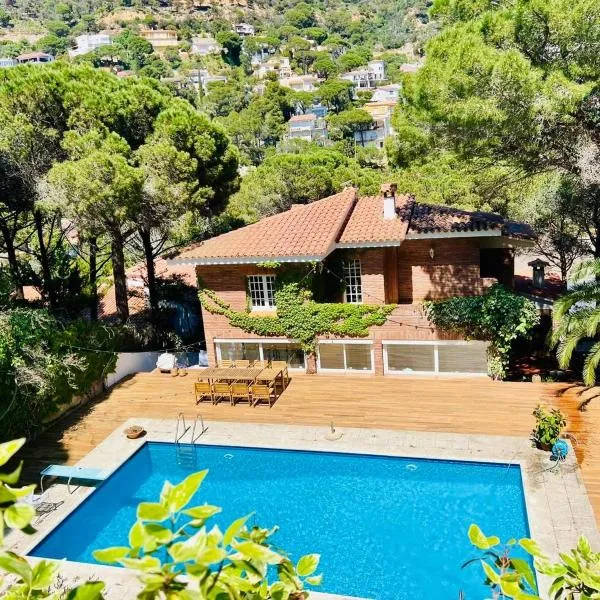 Casa Paradis Rosamar - Luxury villa with pool 1min walk from beach Costa Brava!，位于Cañet de Mar的酒店