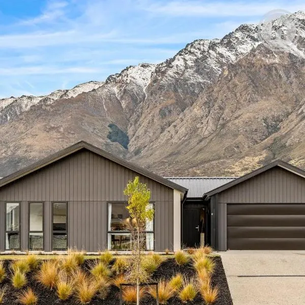 Stunning Remarkable View Unit，位于Queenstown Airport的酒店