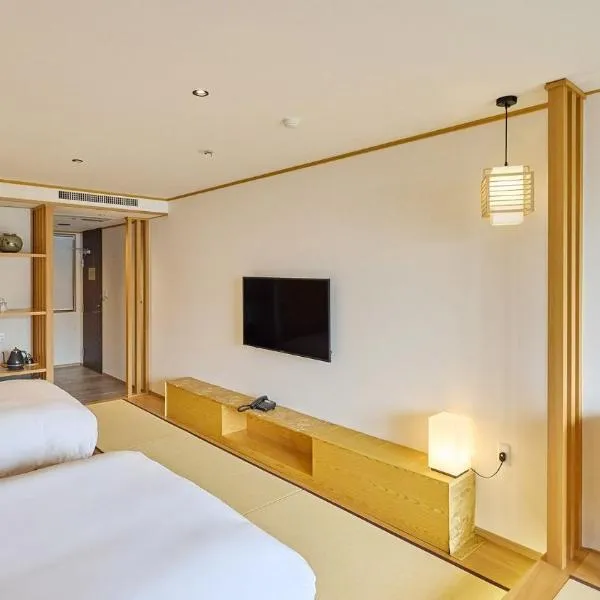 Kumonoue Fuji Hotel Premium room - No Mt Fuji view with open-air bath，位于富士河口湖的酒店