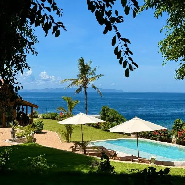 VILLAS ROC-AZUR Nusa Penida，位于Sampalan的酒店