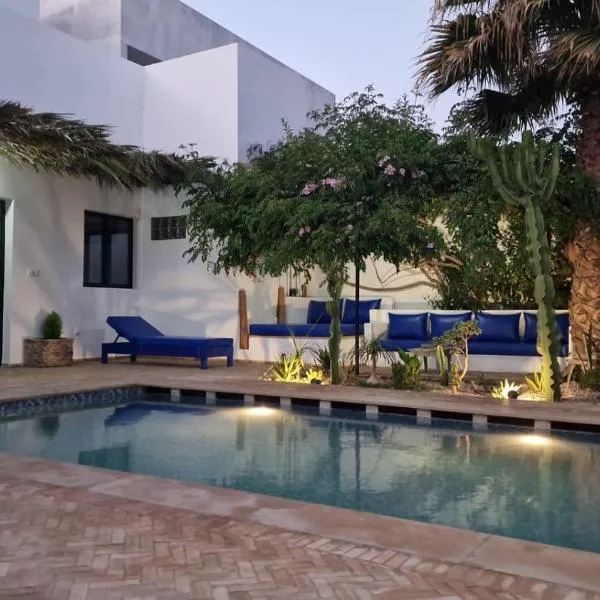 Dar D'art Luz Galerie Boutique Guest house，位于Ghazoua的酒店