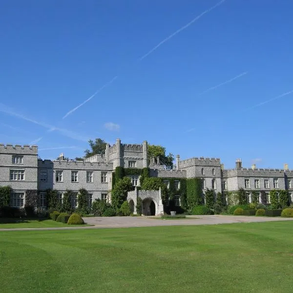 West Dean College，位于West Dean的酒店