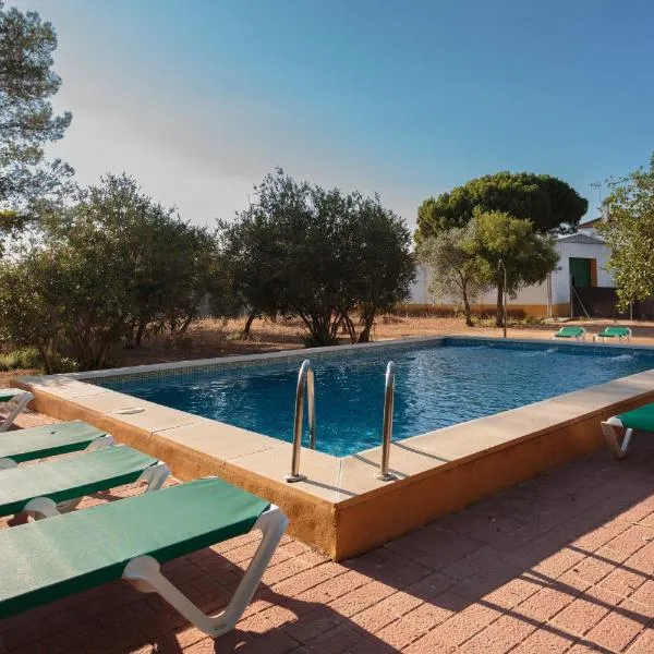 Villa Los Pinos，位于Marchena的酒店