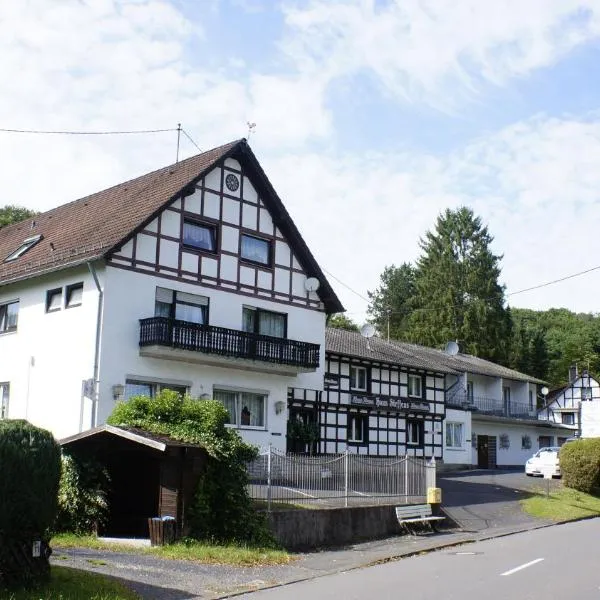 Landhotel und Restaurant Haus Steffens bei Calpas，位于艾托弗的酒店