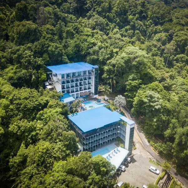 El Faro Containers Beach Hotel，位于曼努埃尔安东尼奥的酒店