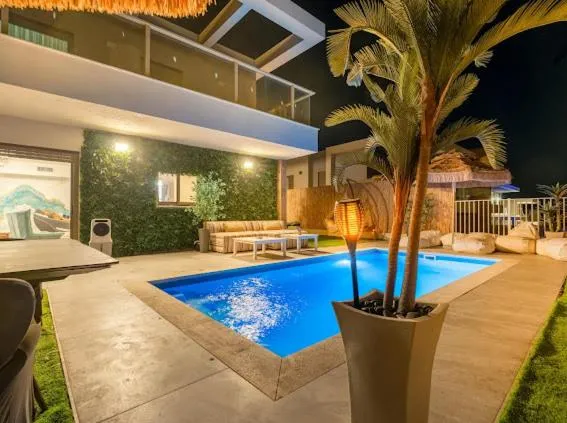 וילת יוקרה עם בריכה פרטית וגקוזי עם נוף לים ליד החוף של מוש，位于埃拉特的酒店