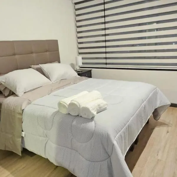 Apartamento nuevo con estacionamiento，位于特木科的酒店