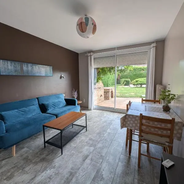 Appartement F2 rez-de-jardin，位于Sorbiers的酒店
