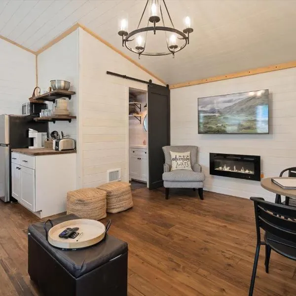 Hidden Gem Cabin in Hungry Horse, Firepit, Close to Glacier，位于Hungry Horse的酒店