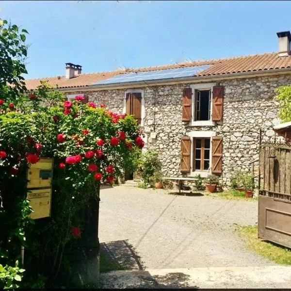 La Ferme de la Soula，位于Lombrès的酒店